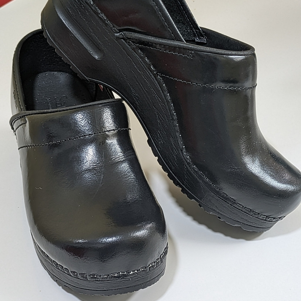 Sanita Danish Black Patent Clogs Size 35 - Picture 8 of 9